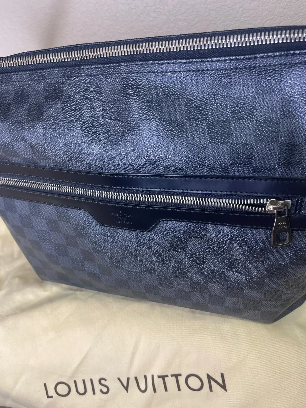 Louis Vuitton Damier Graphite Messenger Crossbody - Black